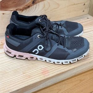 On Cloud Running Women's Cloudflow Rock/Rose colorway Size 7.5